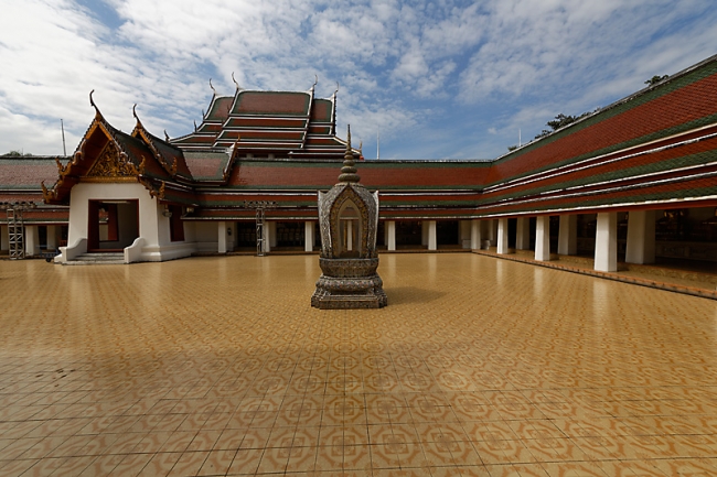 Wat Traimitr-NOV13-041